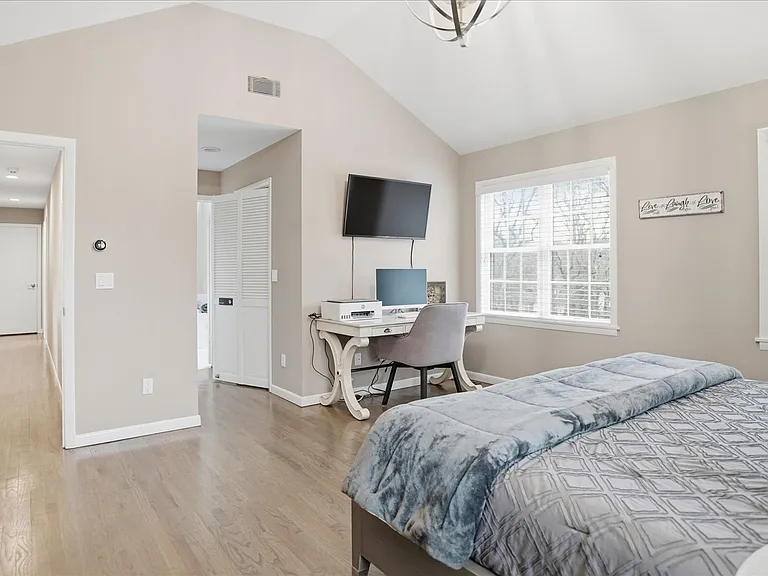 20 Stuart Ct — Photo 26