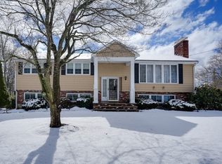 4 Hearthstone Dr, Burlington, MA 01803