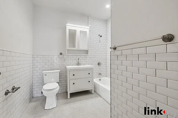 Rented by Link NY Realty | media 13