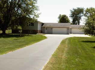 457 Jensen Ln, Hudson, WI 54016