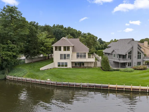 817 Bittersweet Cove Dr, Mishawaka, IN 46544