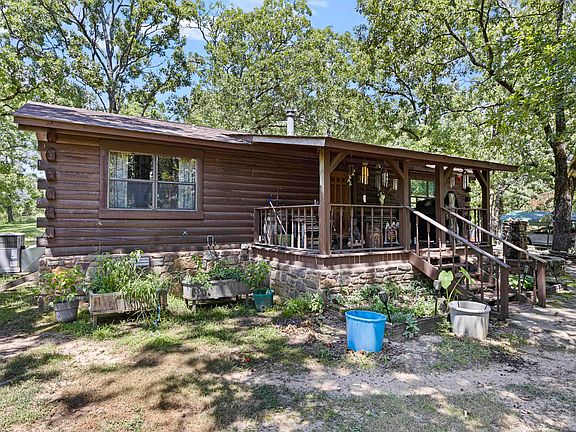 3rd image of 425 Hartwick Ln
