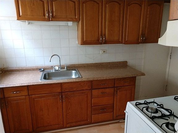 3rd image of 2445 1/2S S Braddock Ave