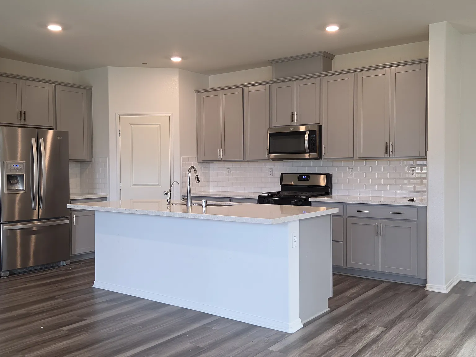 4 bed, 2049 sqft, $3,475 — Photo 3