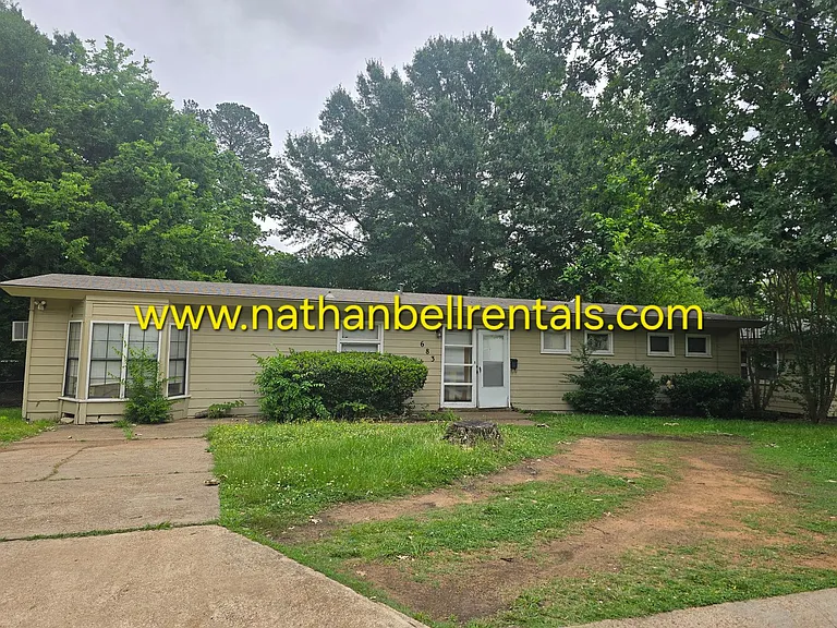 683 25th St SE — Photo 3
