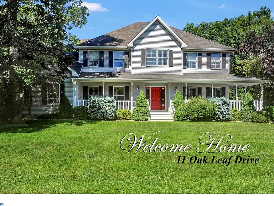 1st image of 11 Oak Leaf Dr