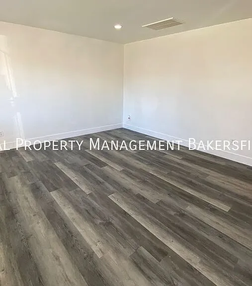 136 Clifton St — Photo 2