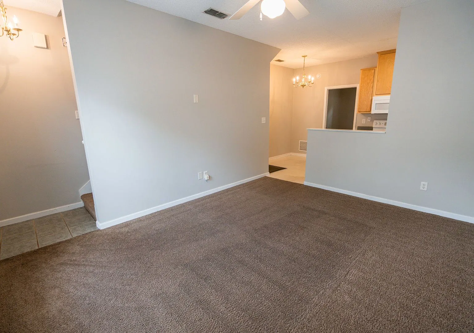 3/3 Townhome on NW Side — Photo 4