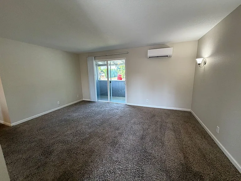 336 & 348 Whitesell Ave W — Photo 2