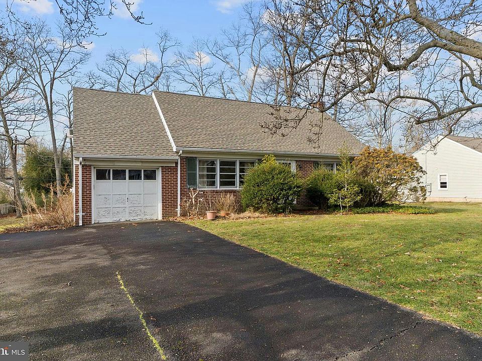 1st image of 1707 S Crescent Blvd