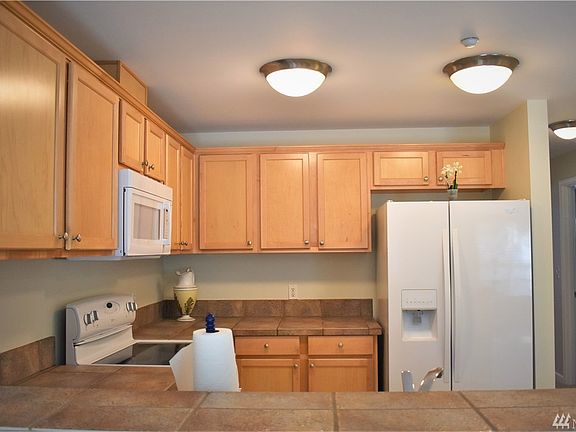 5th image of 1696 25th Ave NE Unit 202