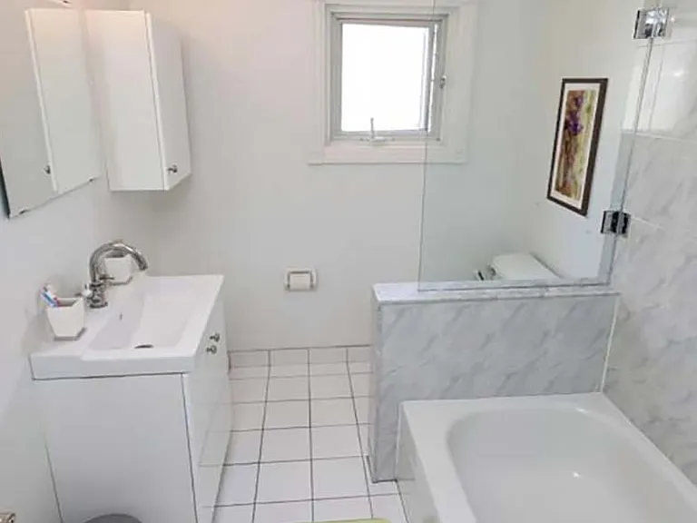 372 Davenport Rd #4 — Photo 9