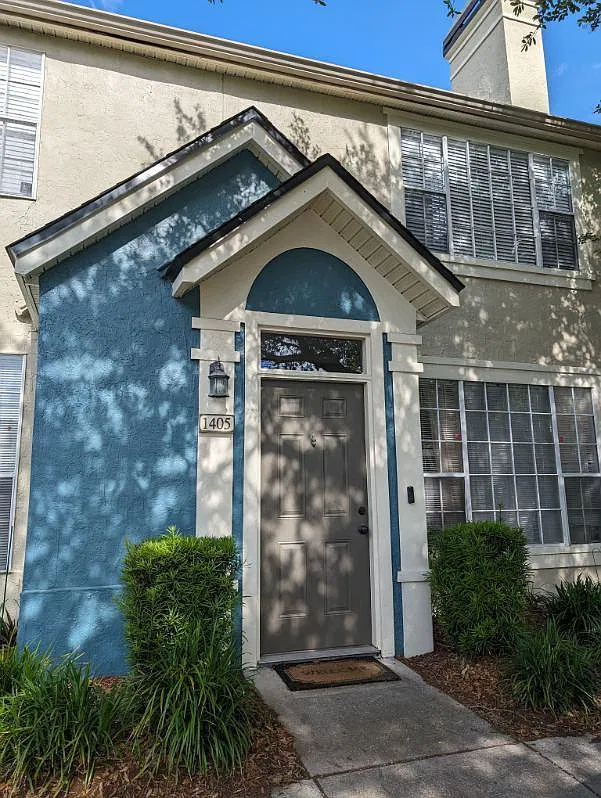 13703 Richmond Park Dr N — Photo 1