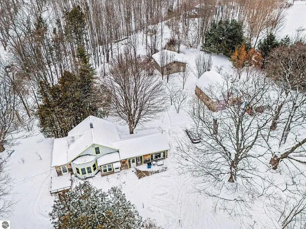 335 Bridge St, Frankfort, MI 49635