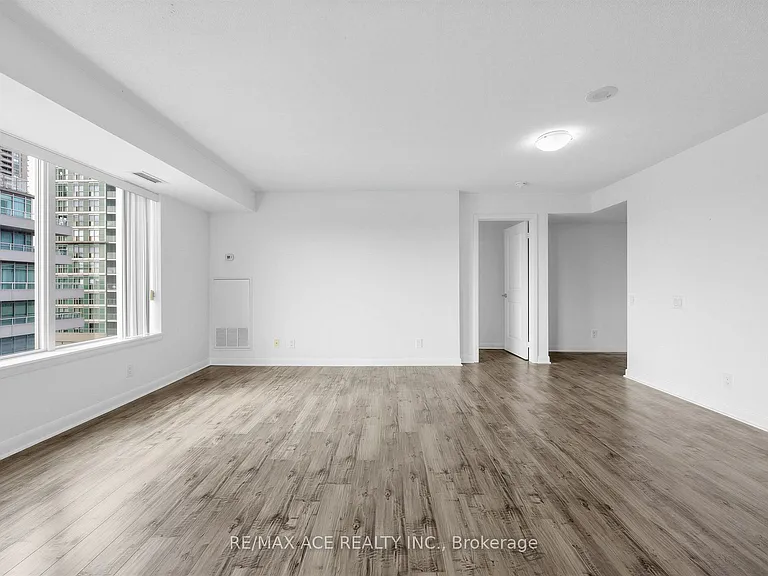 25 Town Centre Ct #808 — Photo 16