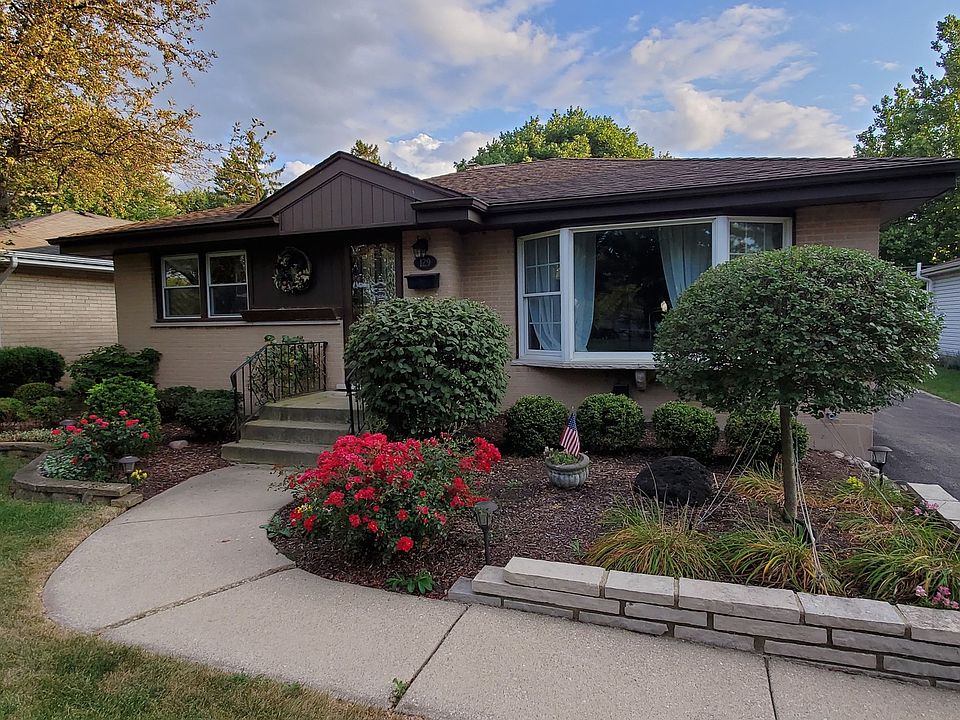 1st image of 129 W Hattendorf Ave