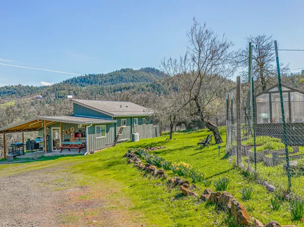 6536 Shadow Glen Dr, Eagle Pt, OR 97524