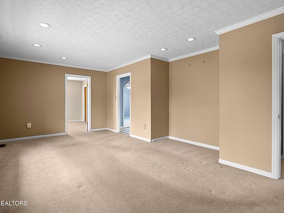 5th image of 125 Howard Ave