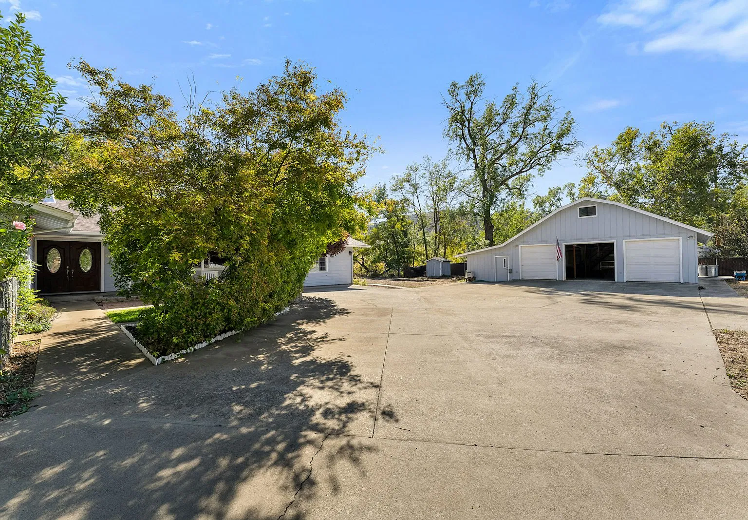 400 Burgess Street — Photo 1