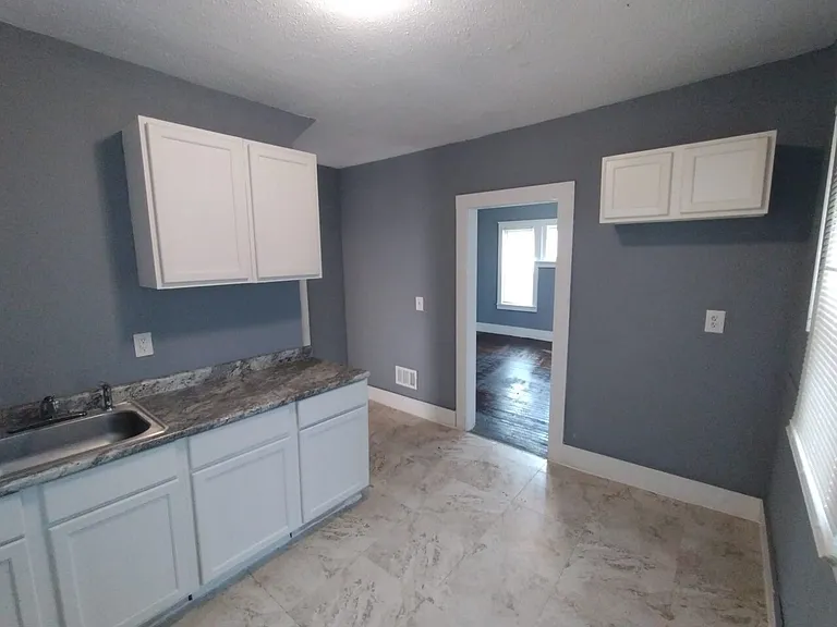 2474 Fullerton Ave — Photo 17