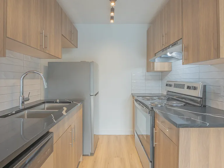 604 14th Ave SW — Photo 35