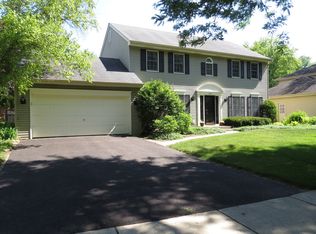 1805 Forest Ridge Rd, St Charles, IL 60174