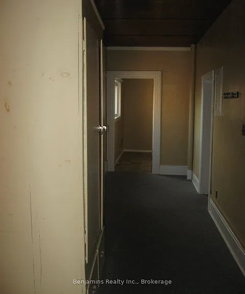 421 Main St S — Photo 18
