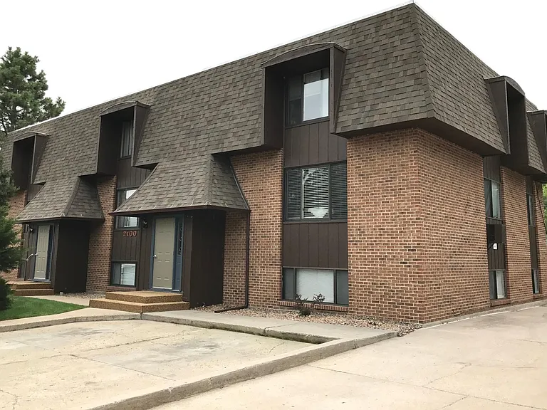 2100 Van Lennen Ave — Photo 2
