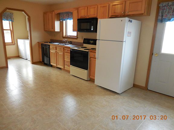 5th image of 325 Beech St S