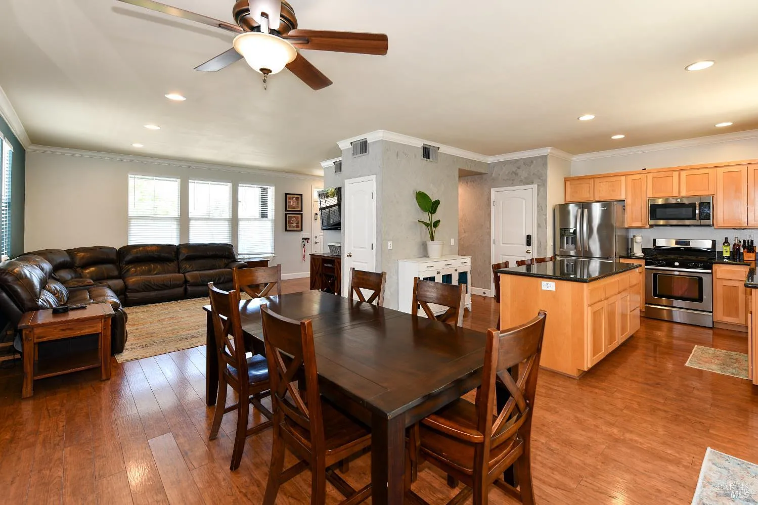 729 Fresno Avenue - Photo 3