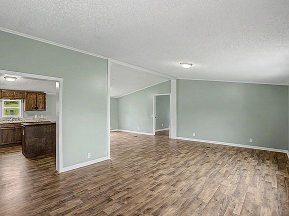 3rd image of 1090 Scott Rd