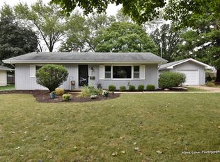 326 Maple Ln, Geneva, IL 60134