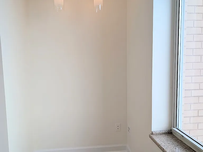 Desk nook off of livingroom