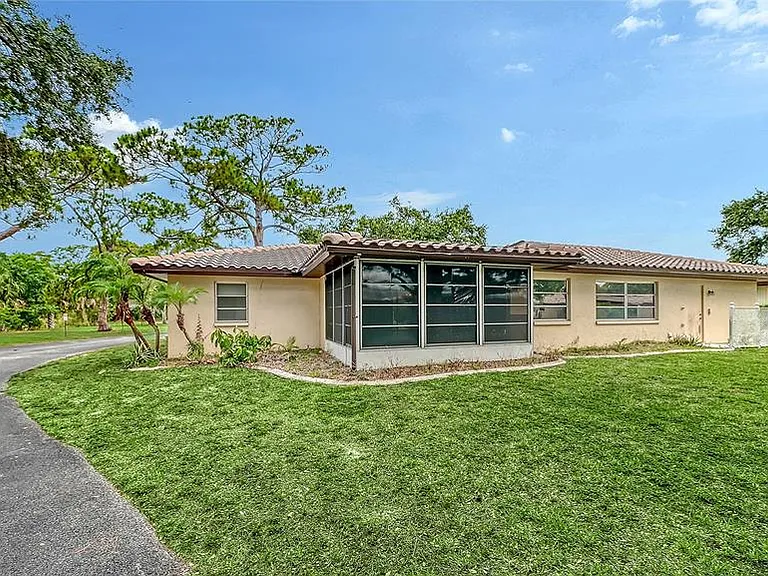 515 Rousseau Dr — Photo 36