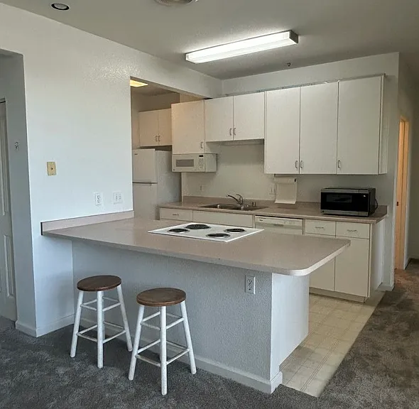 Kitchen with Dining Peninsula