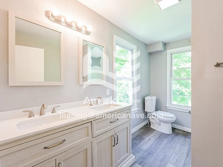 1017341_010_main_bathroom_13795172.jpg