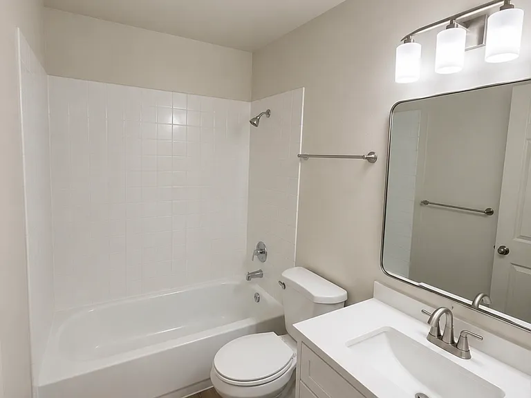 540 Monroe St — Photo 2