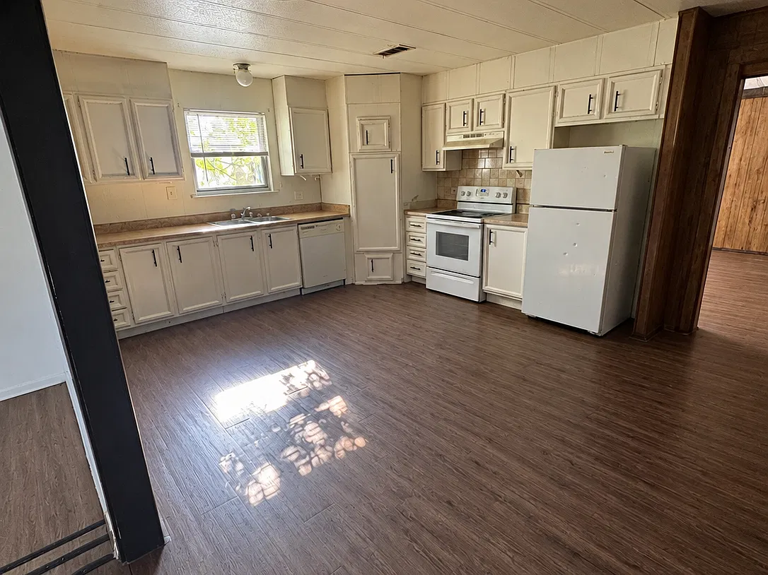 1509 Elyse Dr — Photo 4