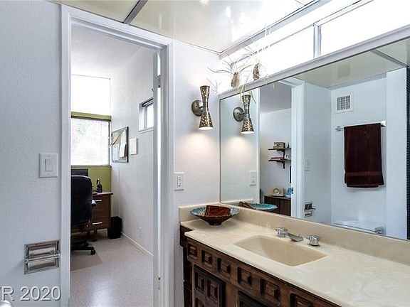 4th image of 3201 Seneca Dr #0