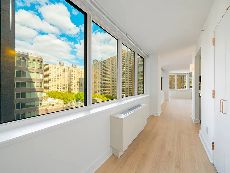 140 Riverside Blvd #1527 — Photo 3