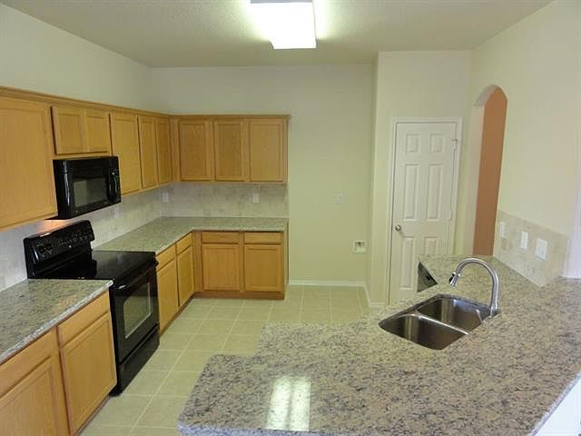 1st image of 204 Shadybrook Dr
