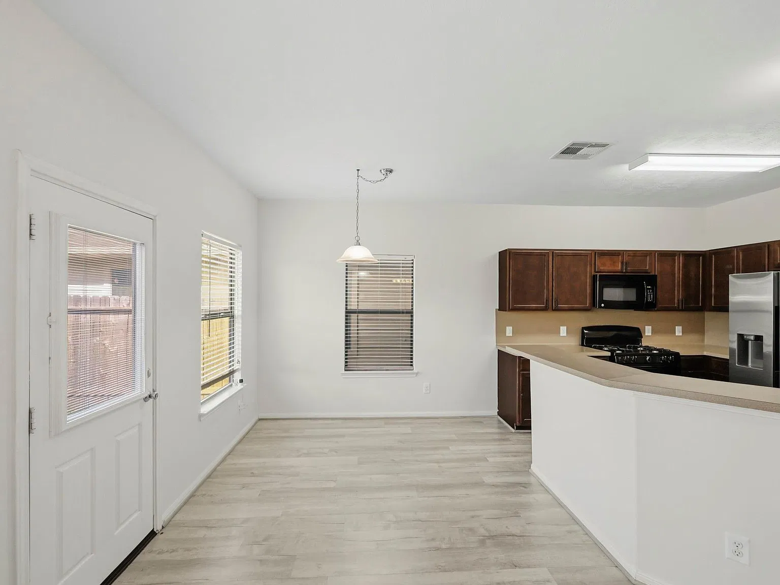 3 bed, 2.5 bath, 1865 sqft, $1,995 — Photo 4