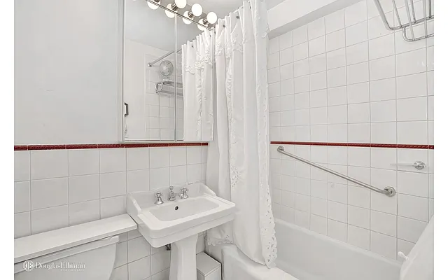 Sold by Douglas Elliman | media 21