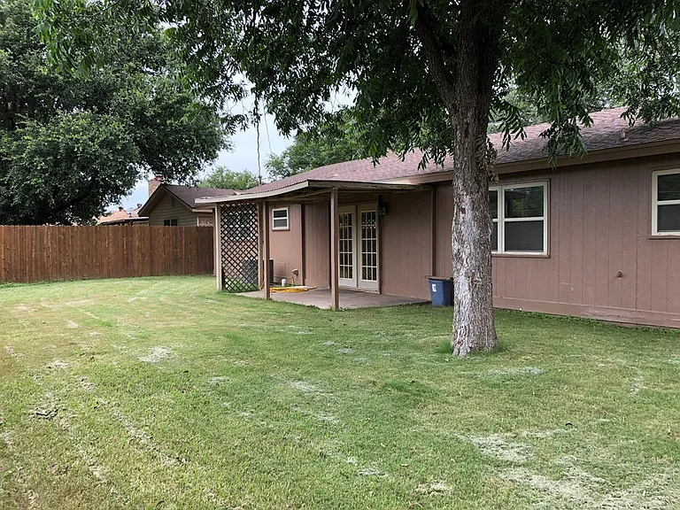 3869 Honeysuckle Ln — Photo 25