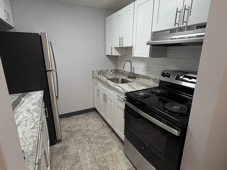 Amy Lowell Apartments — Photo 31