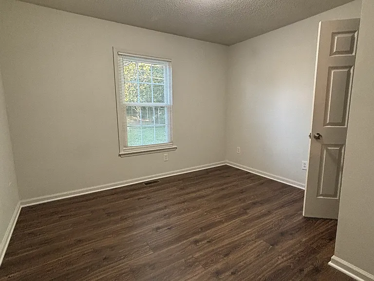 815 Woodlawn Ave — Photo 15