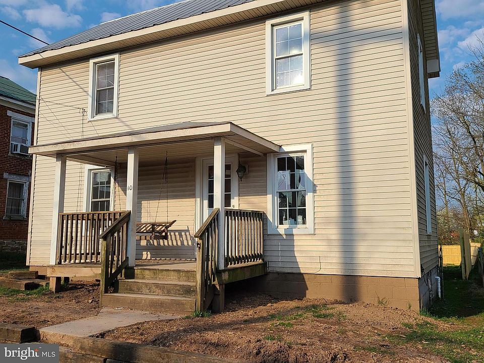 2nd image of 10 Maple St