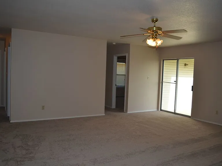 3006 Gus Dr — Photo 2