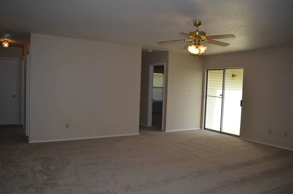 Building Photo - 3006 Gus Dr