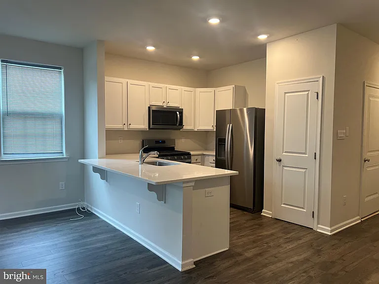 106 Sickler Ct — Photo 2